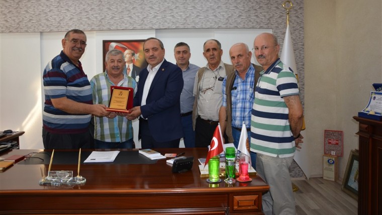 Avcılar Derneğinden Başkanımıza plaket