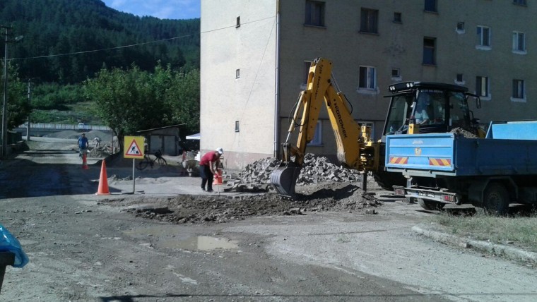 Afetevleri yol düzeltmeleri ekiplerimizce yapılıyor