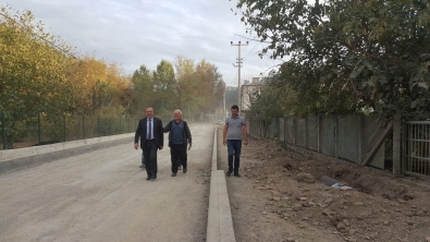 Başkanımız Eldeş sokakta devam eden yol çalışmasını ziyaret eti