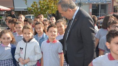 Başkanımız Yeni Eğitim Öğretim yılı sebebi ile çelenk koyma törenine katıldı