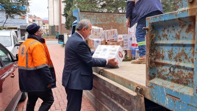 Belediye personelinden deprem bölgesine yardım