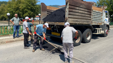 Cadde ve Sokaklarımızın Asfalt Yama ile Bakım ve Onarım Çalışmaları Gerçekleştiriliyor