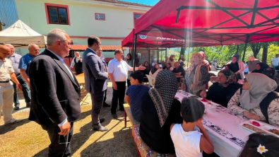 Derecik Mahallesi’nde Aşure Programı Düzenlendi