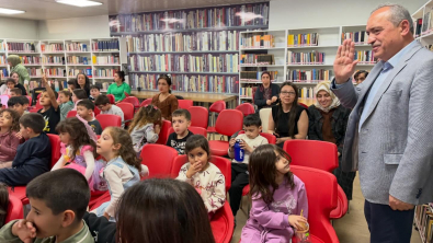 Belediye Başkanımız Sayın Hasan Hüseyin, Kütüphane Haftası kapsamında İlçe Halk Kütüphanesini ziyaret etti.