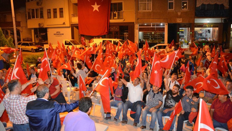 Bu akşam saat 21 de Cumhuriyet Meydanındayız