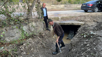 Saz Mahallemizde menfez temizlikleri yapılıyor