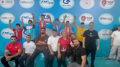 Ulus Çınar Spor Güreşçilerimizden Tarihi Başarıı