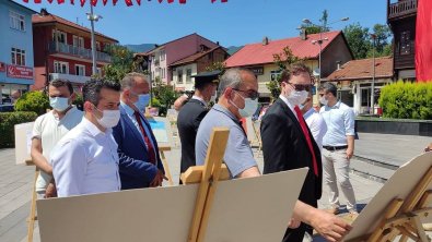 Ulus Cumhuriyet Meydanı'nda gerçekleştirilen 15 Temmuz Demokrasi ve Milli Birlik Günü Resim Sergisi