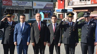 Ulusal Egemenlik ve Çocuk Bayramı sebebi ile çelenk sunumu ve Kaymakamlık ziyareti