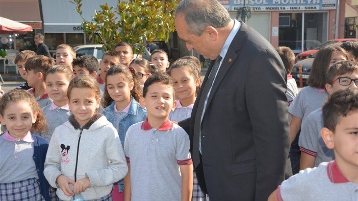 Başkanımız Yeni Eğitim Öğretim yılı sebebi ile çelenk koyma törenine katıldı