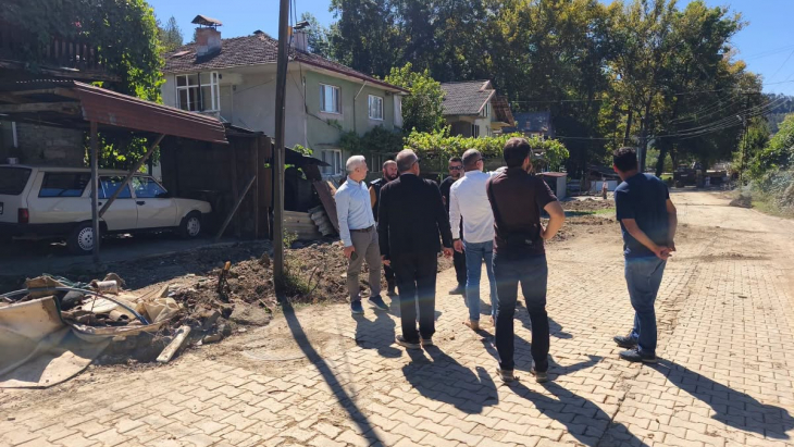 Belediye Başkanımız Sayın Hasan Hüseyin Uzun, Hasandede Sokak’ta devam eden imar yolu açma çalışmalarını yerinde inceleyerek şantiye alanında ziyaret gerçekleştirdi.
