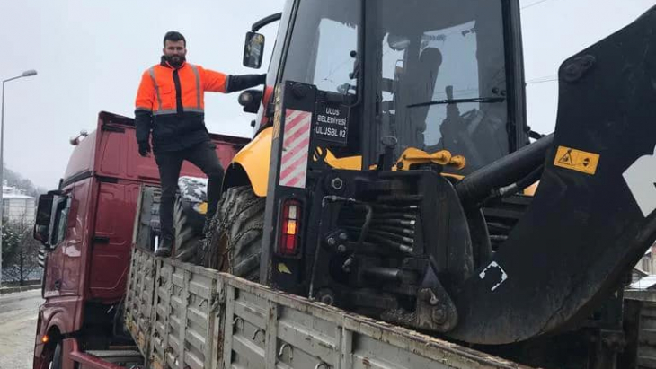 Deprem bölgesine iş makinesi gönderdik