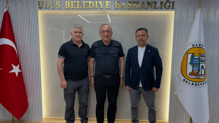 İl Özel İdaresi Genel Sekreter Yardımcısı Sayın Ayhan Kuş ve İl Genel Meclisi Üyesi Sayın N. Cumhur Işık, Belediye Başkanımız Sayın Hasan Hüseyin Uzun’u makamında ziyaret etti.