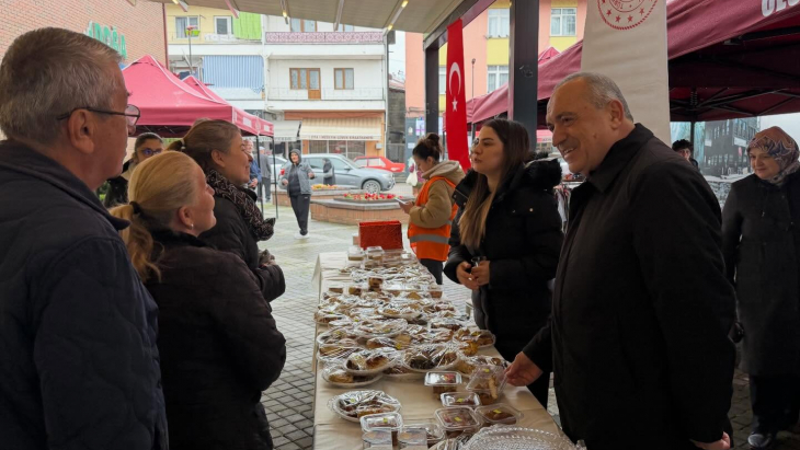 İlçemizde, DMD kas hastası Ata Can TERZİ’nin tedavi sürecine destek olmak amacıyla Belediyemiz ve Kaymakamlığımız iş birliğiyle kermes düzenlendi.