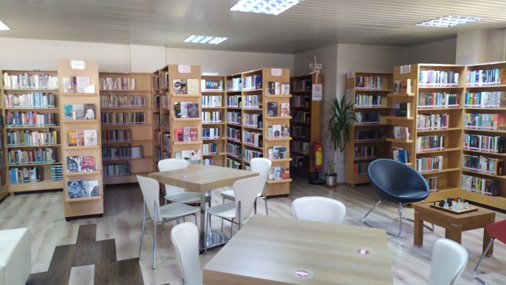 İlçemizde Kişi Başına 10 Kitap Düşüyor!