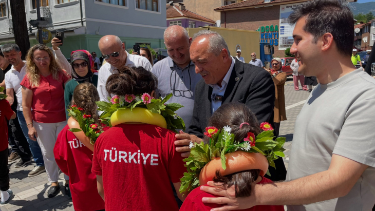 ŞAMPİYON GÜREŞÇİLERİMİZE COŞKULU KARŞILAMA