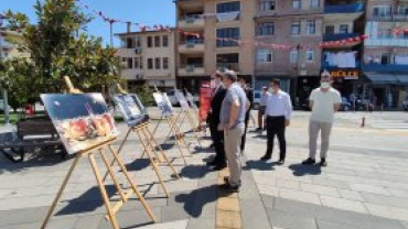 Ulus Cumhuriyet Meydanı'nda gerçekleştirilen 15 Temmuz Demokrasi ve Milli Birlik Günü Resim Sergisi