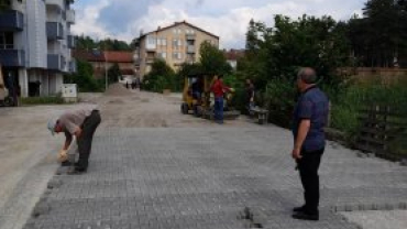 Beton Kilit Parke Döşeme ile Yol Düzenleme Çalışmalarını