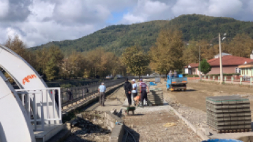 Bisiklet yolu ve Millet Bahçesi çalışamları devam ediyor.