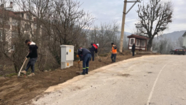 Enerji hattı çalışamalırında bozulan yollar düzeltiliyor