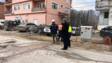 Enerji hattı çalışamalırında bozulan yollar düzeltiliyor