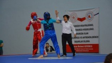 Özlem BAL-Üniversiteler arası Wushu Şampiyonasında Türkiye 1.si oldu