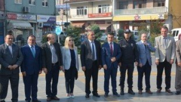Başkanımız Yeni Eğitim Öğretim yılı sebebi ile çelenk koyma törenine katıldı