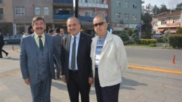 Başkanımız Yeni Eğitim Öğretim yılı sebebi ile çelenk koyma törenine katıldı
