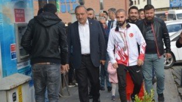 Avrupa 2. olan Çınar Spor güreşcimiz Murat OLUKMAN ı karşıladık