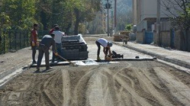 Başkanımız Eldeş Sokakta devam eden yol çalışmalarını inceledi