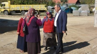 Başkanımız Eldeş Sokakta devam eden yol çalışmalarını inceledi