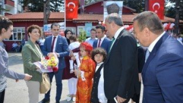 Başkanımız Halk Eğitim Merkezi Yıl Sonu sergisine katıldı