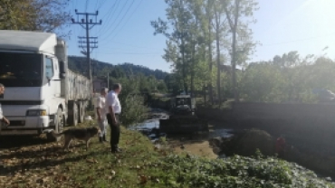 Çerçi deresinde yatak temizliği yapıldı