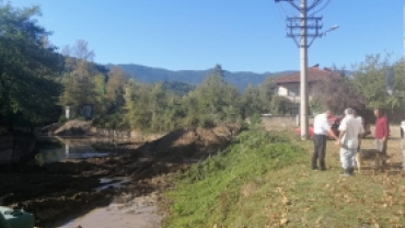 Çerçi deresinde yatak temizliği yapıldı