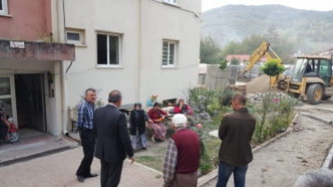 Başkanımız Eldeş sokakta devam eden yol çalışmasını ziyaret eti